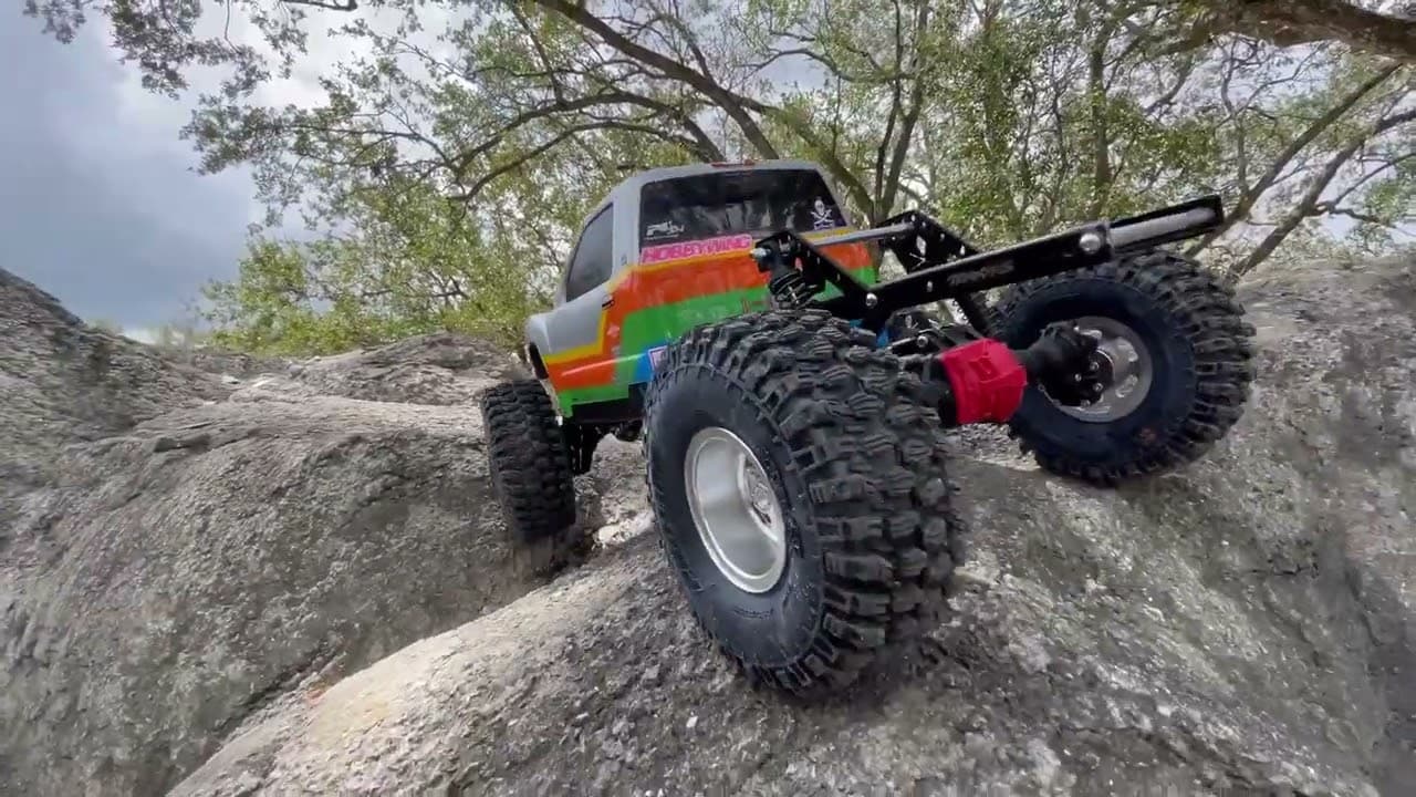 Traxxas TRX-4 Defender — 1/10 scale 4WD RC crawler (10 mph) — video