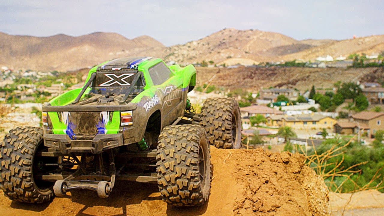 Traxxas X-Maxx 8S — 1/5 scale 4WD RC monster truck (50 mph) — video